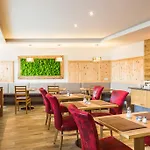 Hotel Luxapart 3*